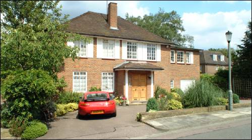 07 Winnington Close